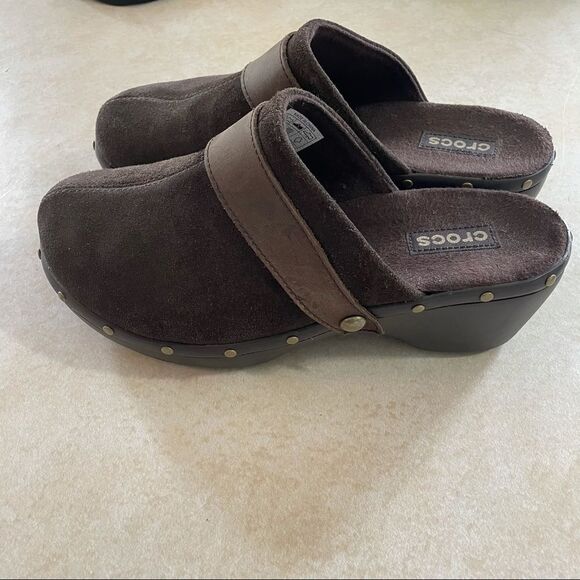 Women’s Crocs cobbler stud clog brown suede shoes size 10 slip on - Picture 3 of 7